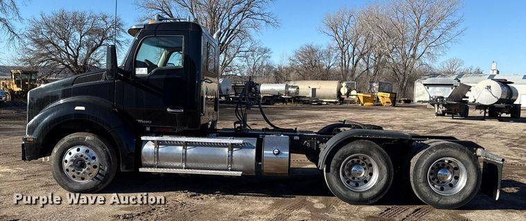 image for item DQ6672 2017 Kenworth T880 semi truck