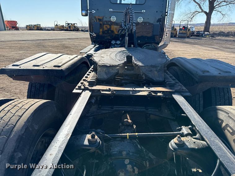 image for item DQ6672 2017 Kenworth T880 semi truck