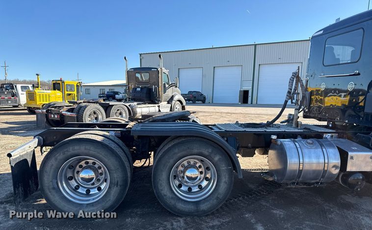 image for item DQ6672 2017 Kenworth T880 semi truck