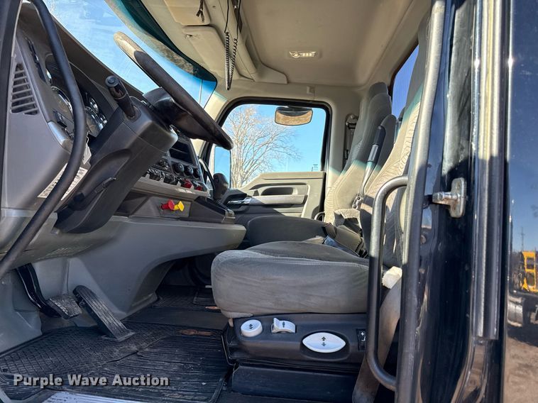 image for item DQ6672 2017 Kenworth T880 semi truck