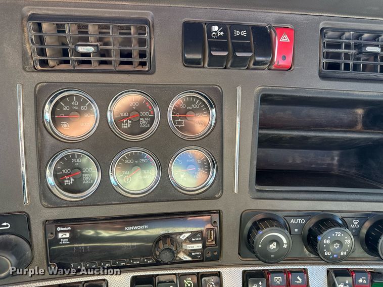 image for item DQ6672 2017 Kenworth T880 semi truck