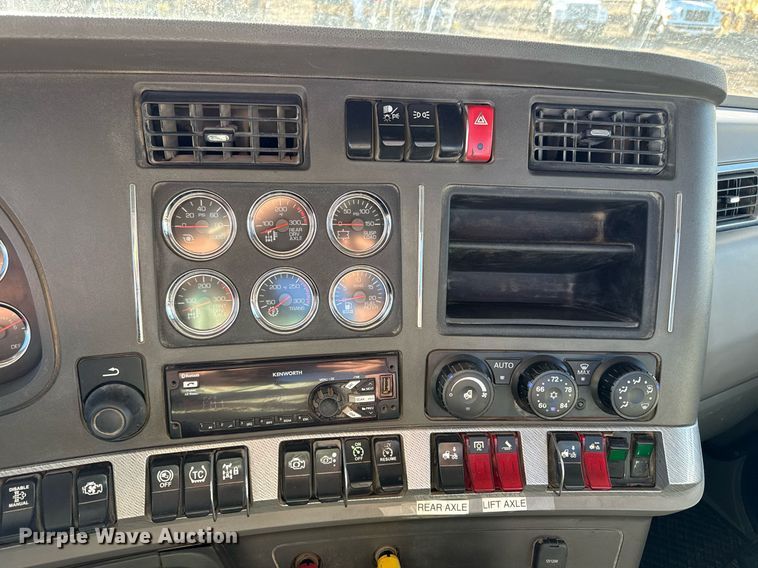 image for item DQ6672 2017 Kenworth T880 semi truck