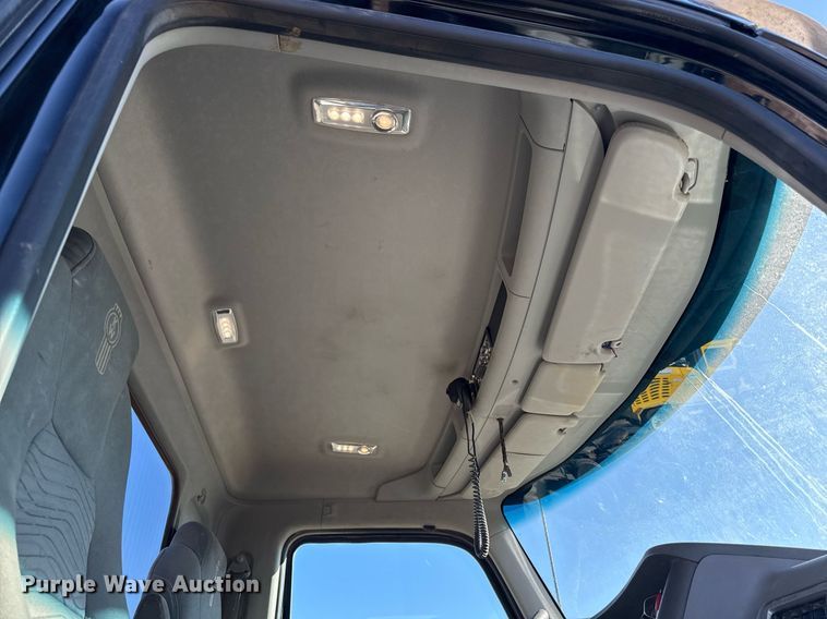 image for item DQ6672 2017 Kenworth T880 semi truck