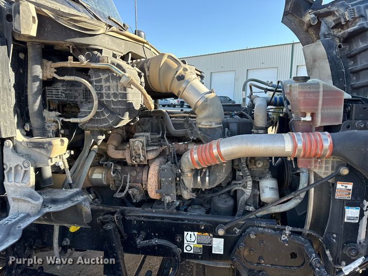 image for item DQ6672 2017 Kenworth T880 semi truck