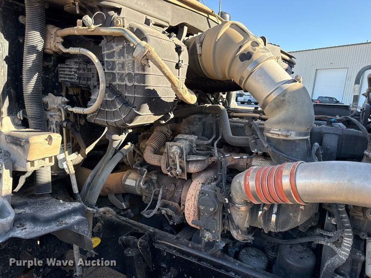 image for item DQ6672 2017 Kenworth T880 semi truck