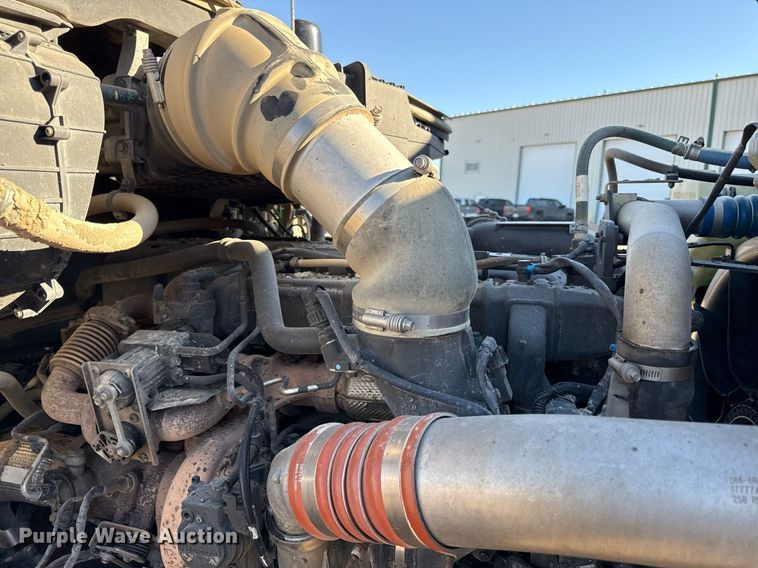 image for item DQ6672 2017 Kenworth T880 semi truck