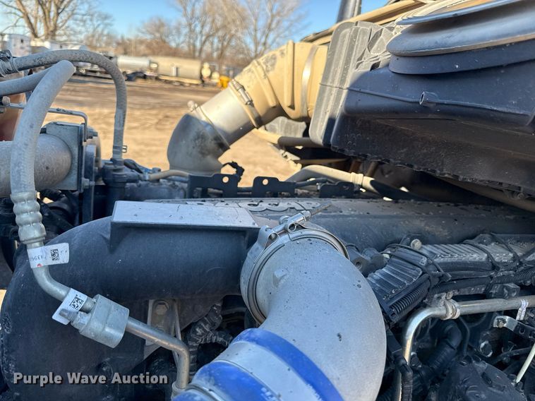 image for item DQ6672 2017 Kenworth T880 semi truck