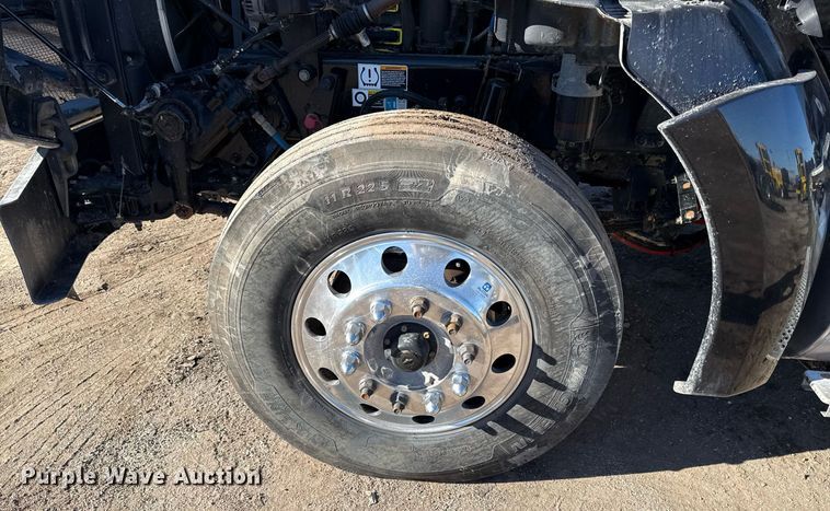 image for item DQ6672 2017 Kenworth T880 semi truck