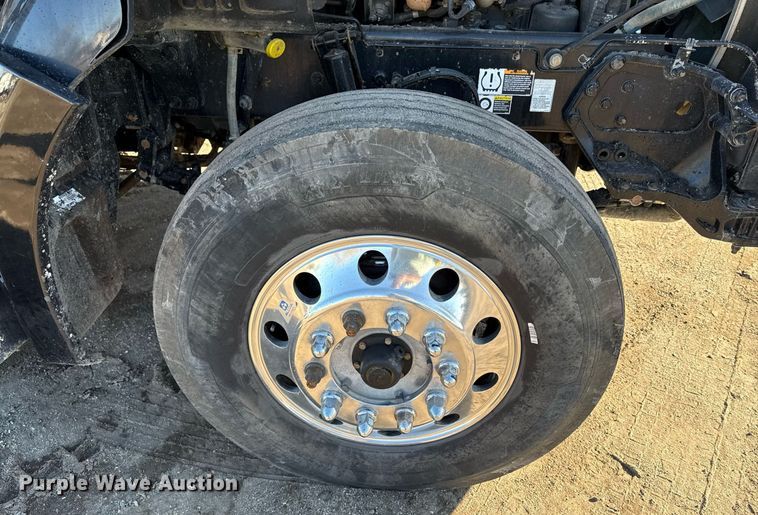 image for item DQ6672 2017 Kenworth T880 semi truck