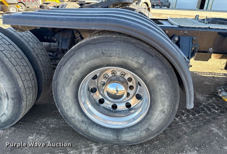 image for item DQ6672 2017 Kenworth T880 semi truck