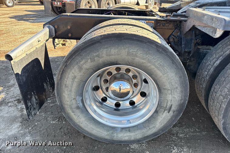 image for item DQ6672 2017 Kenworth T880 semi truck