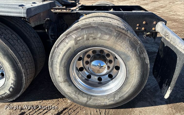 image for item DQ6672 2017 Kenworth T880 semi truck