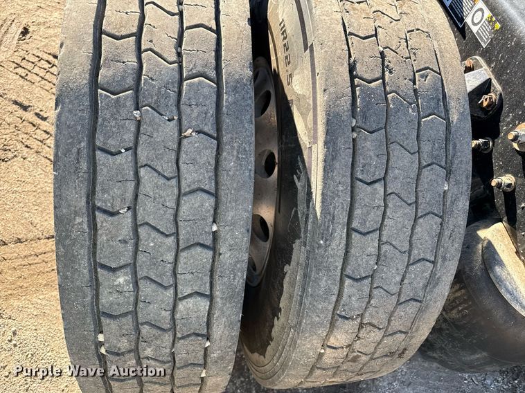 image for item DQ6672 2017 Kenworth T880 semi truck