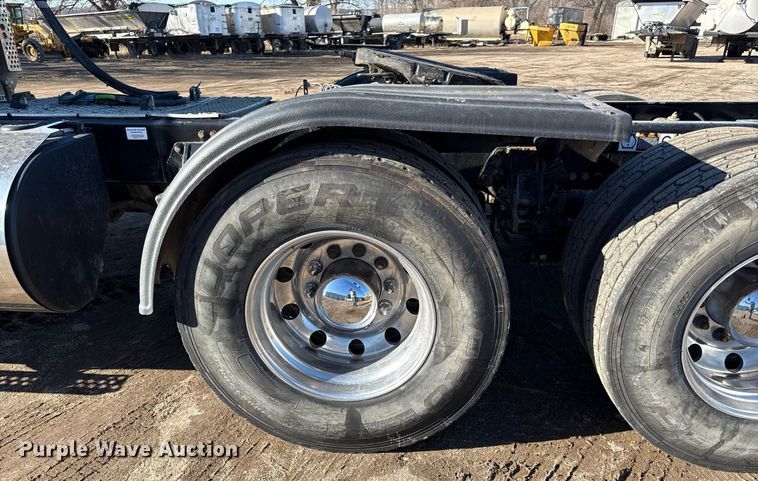 image for item DQ6672 2017 Kenworth T880 semi truck