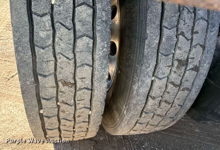 image for item DQ6672 2017 Kenworth T880 semi truck