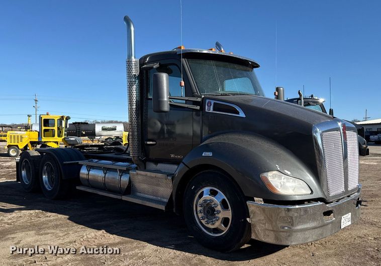 image for item DQ6673 2014 Kenworth T680 semi truck