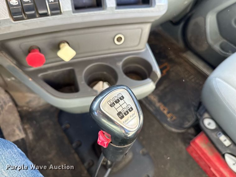 image for item DQ6673 2014 Kenworth T680 semi truck