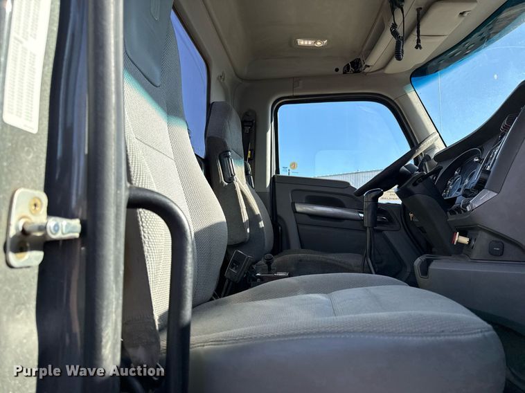 image for item DQ6673 2014 Kenworth T680 semi truck