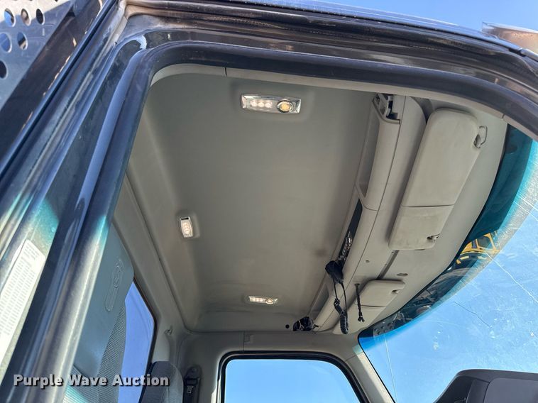 image for item DQ6673 2014 Kenworth T680 semi truck