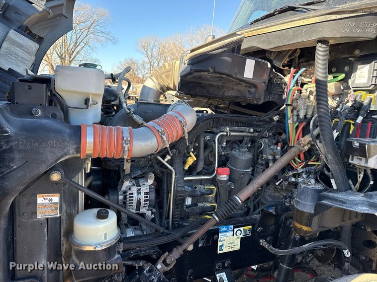 image for item DQ6673 2014 Kenworth T680 semi truck