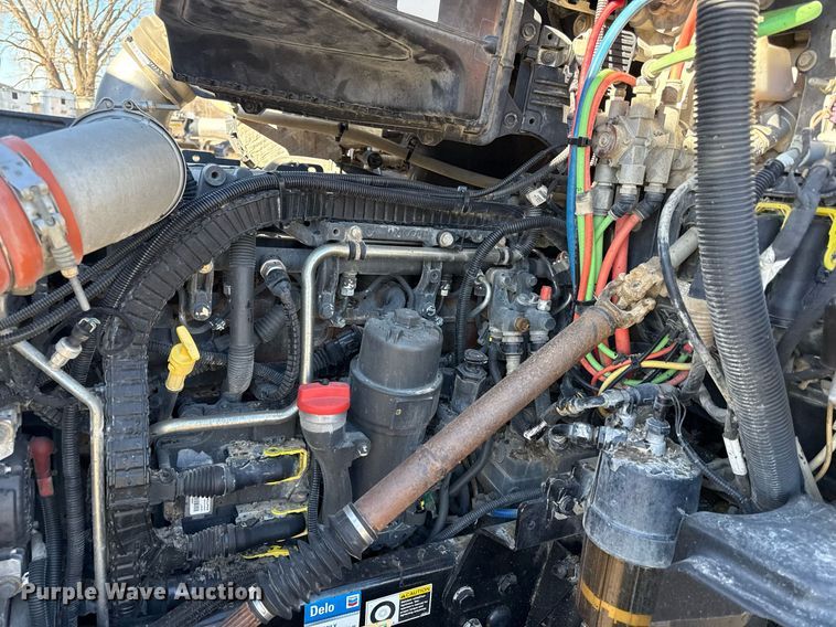 image for item DQ6673 2014 Kenworth T680 semi truck