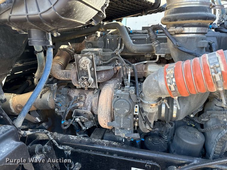 image for item DQ6673 2014 Kenworth T680 semi truck