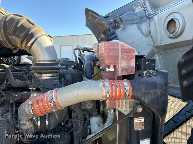 image for item DQ6673 2014 Kenworth T680 semi truck