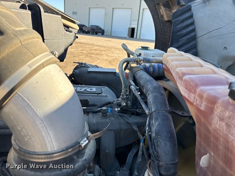 image for item DQ6673 2014 Kenworth T680 semi truck