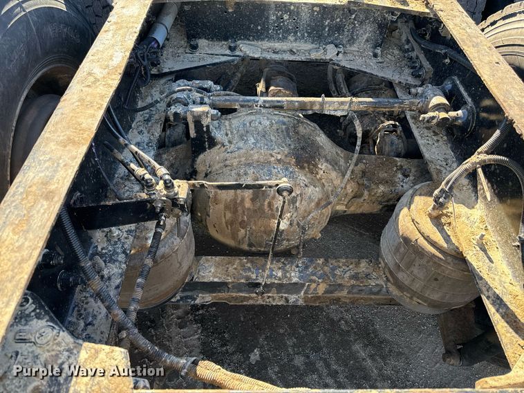 image for item DQ6673 2014 Kenworth T680 semi truck