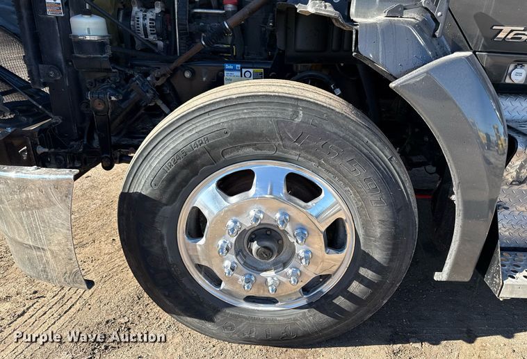 image for item DQ6673 2014 Kenworth T680 semi truck