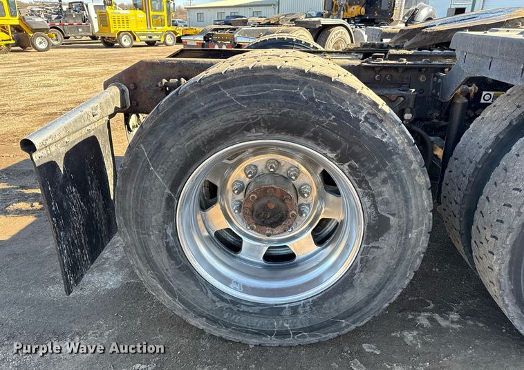 image for item DQ6673 2014 Kenworth T680 semi truck