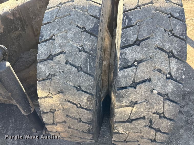 image for item DQ6673 2014 Kenworth T680 semi truck