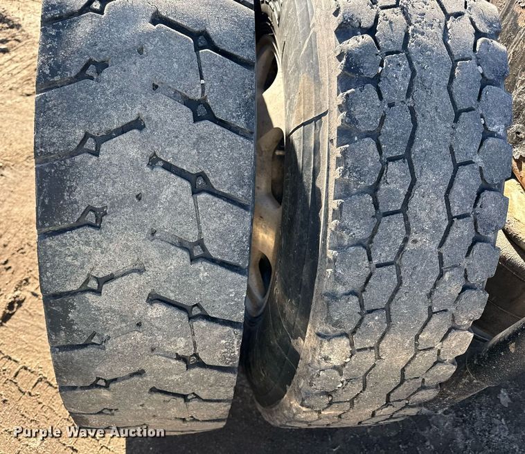 image for item DQ6673 2014 Kenworth T680 semi truck