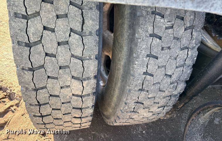 image for item DQ6673 2014 Kenworth T680 semi truck