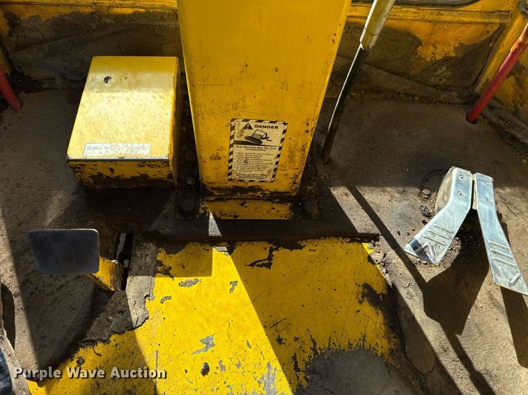 image for item DQ6677 2014 Superior Broom DT80-J broom