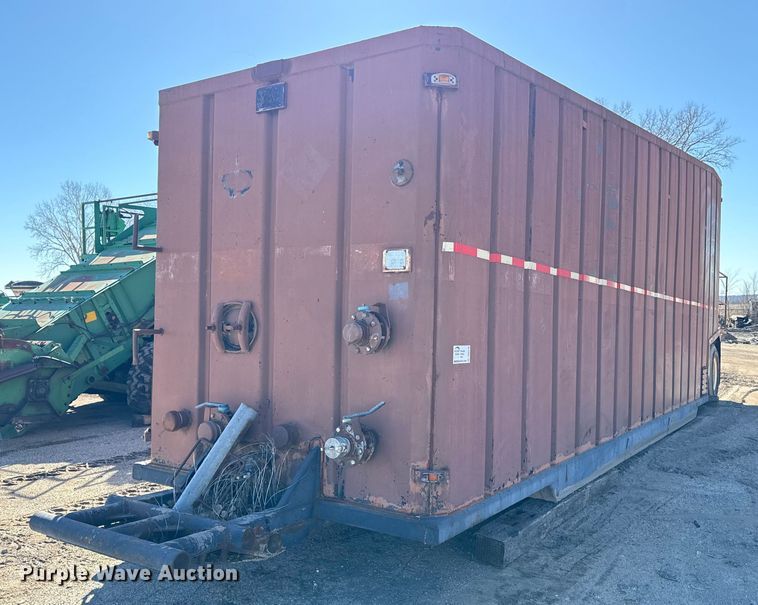 image for item DQ6678 Frac tank trailer