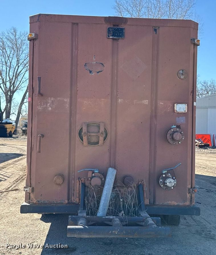 image for item DQ6678 Frac tank trailer
