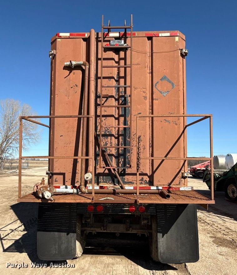 image for item DQ6678 Frac tank trailer