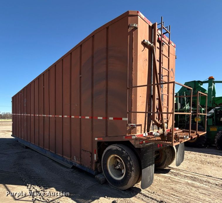 image for item DQ6678 Frac tank trailer