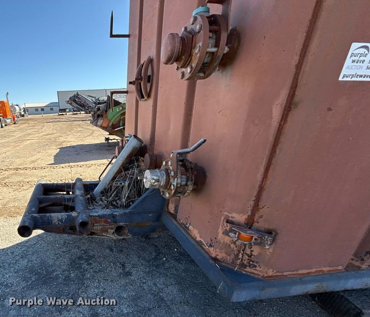 image for item DQ6678 Frac tank trailer