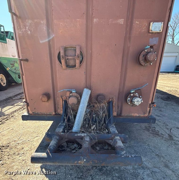 image for item DQ6678 Frac tank trailer