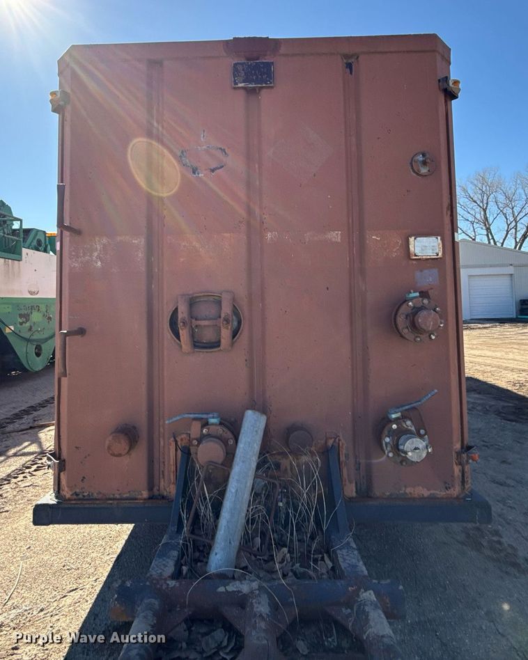 image for item DQ6678 Frac tank trailer