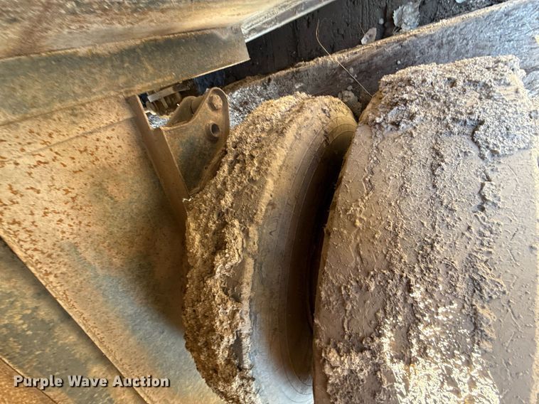 image for item DQ6678 Frac tank trailer