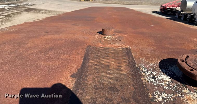 image for item DQ6678 Frac tank trailer