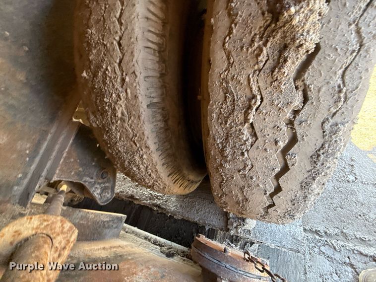 image for item DQ6678 Frac tank trailer