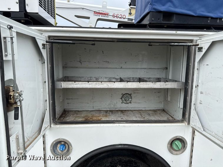 image for item DQ6689 2016 Ford F550 Super Duty utility / service truck