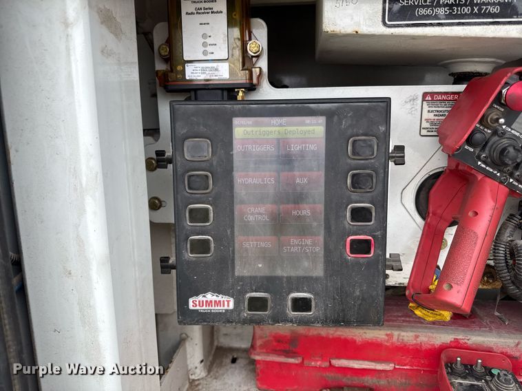 image for item DQ6689 2016 Ford F550 Super Duty utility / service truck