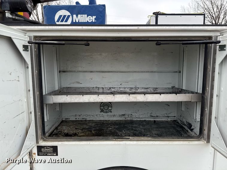 image for item DQ6689 2016 Ford F550 Super Duty utility / service truck