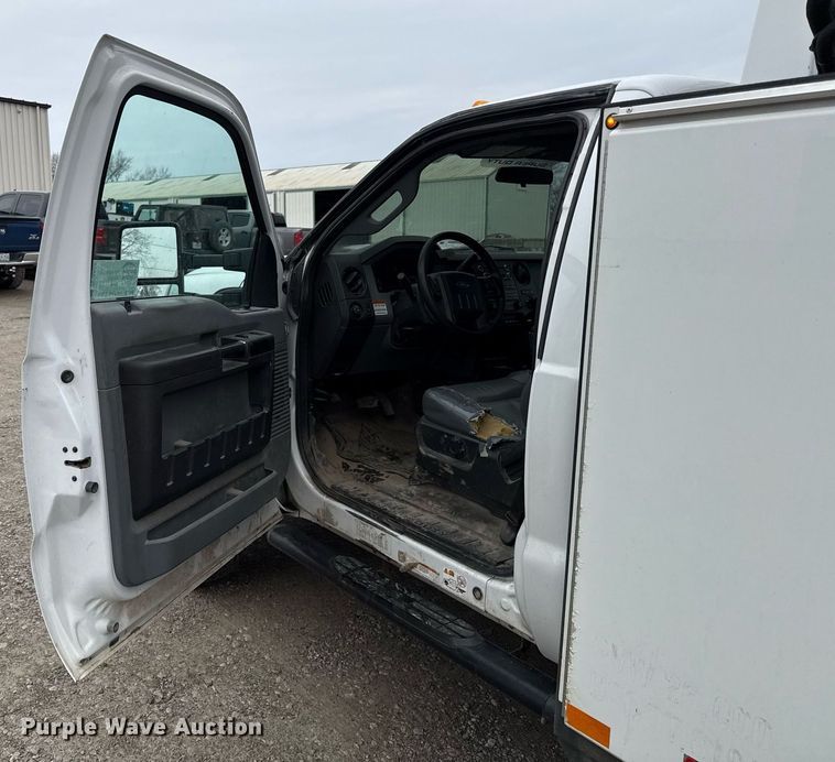 image for item DQ6689 2016 Ford F550 Super Duty utility / service truck