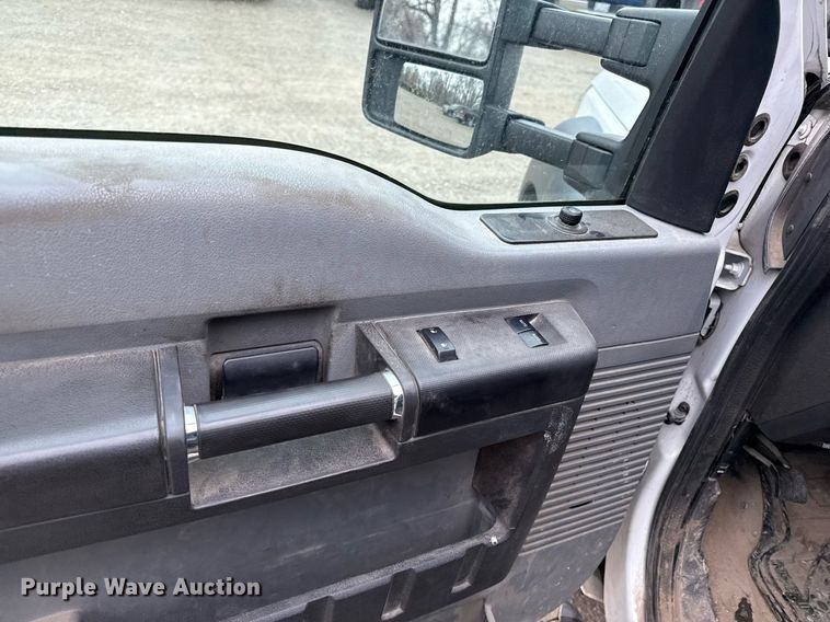 image for item DQ6689 2016 Ford F550 Super Duty utility / service truck